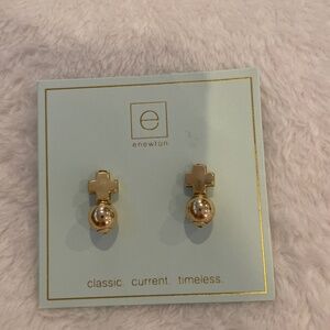 E Newton Gold Cross Stud